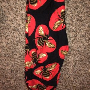 Lularoe Bee Heart Valentine leggings
